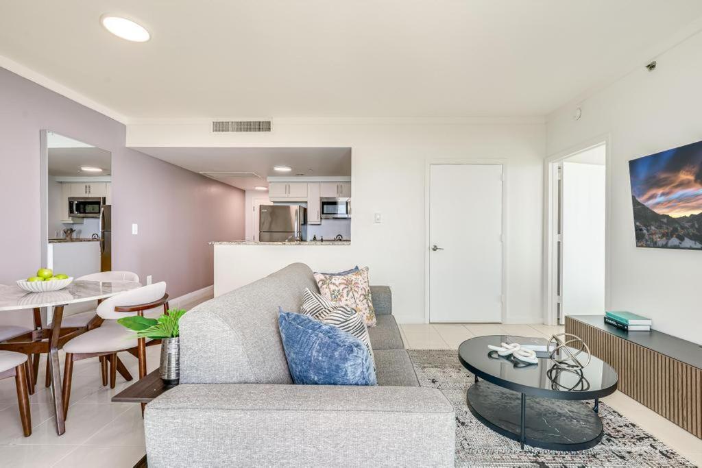 2 Bedroom Bay View Beauty In Coconut Grove- Parking For 2 Cars Included! Apartamento *