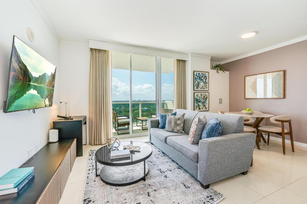2 Bedroom Bay View Beauty In Coconut Grove- Parking For 2 Cars Included! Apartamento