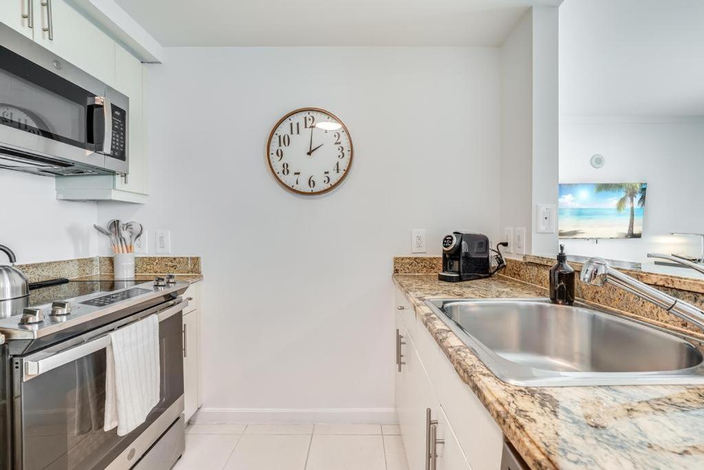 2 Bedroom Bay View Beauty In Coconut Grove- Parking For 2 Cars Included! Apartamento *