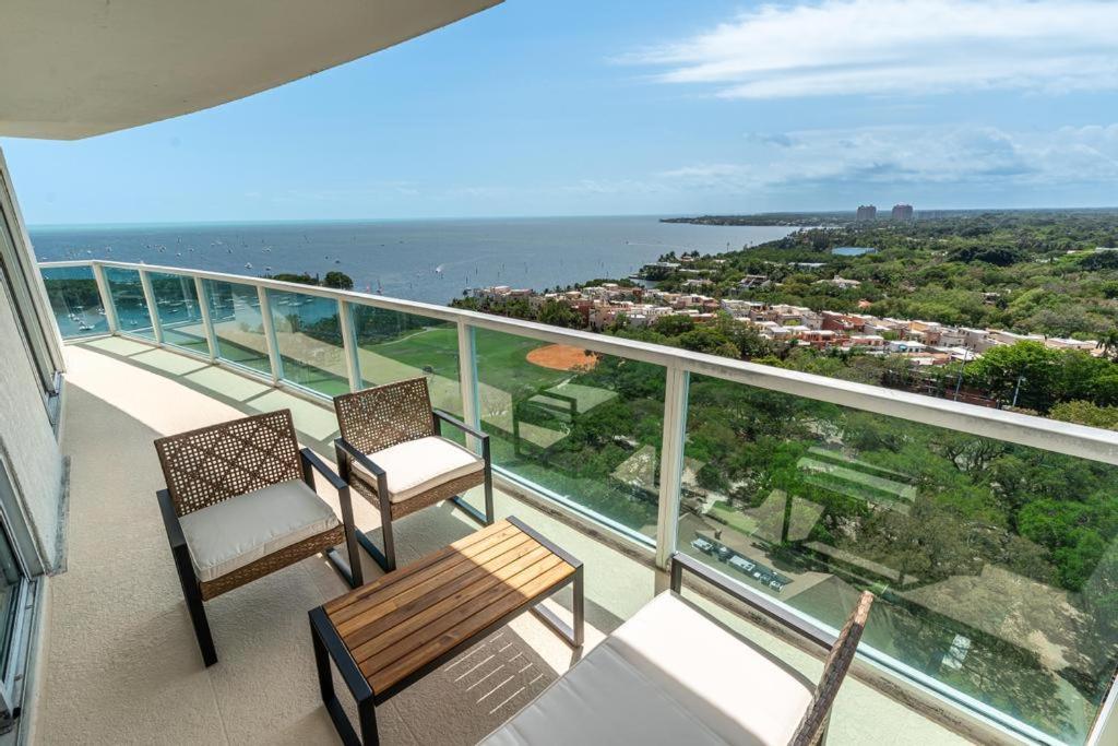 Apartamento 2 Bedroom Bay View Beauty In Coconut Grove- Parking For 2 Cars Included! *