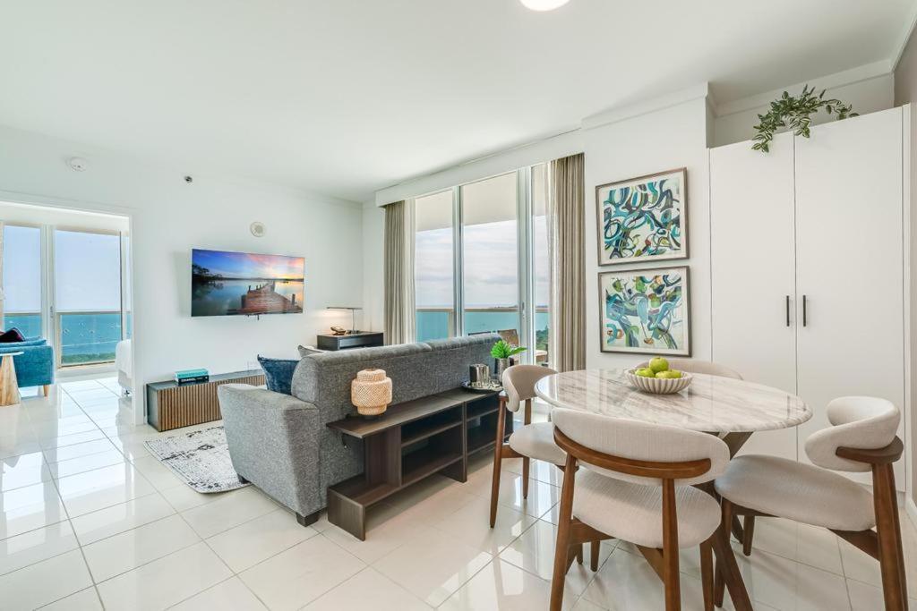 2 Bedroom Bay View Beauty In Coconut Grove- Parking For 2 Cars Included! Apartamento