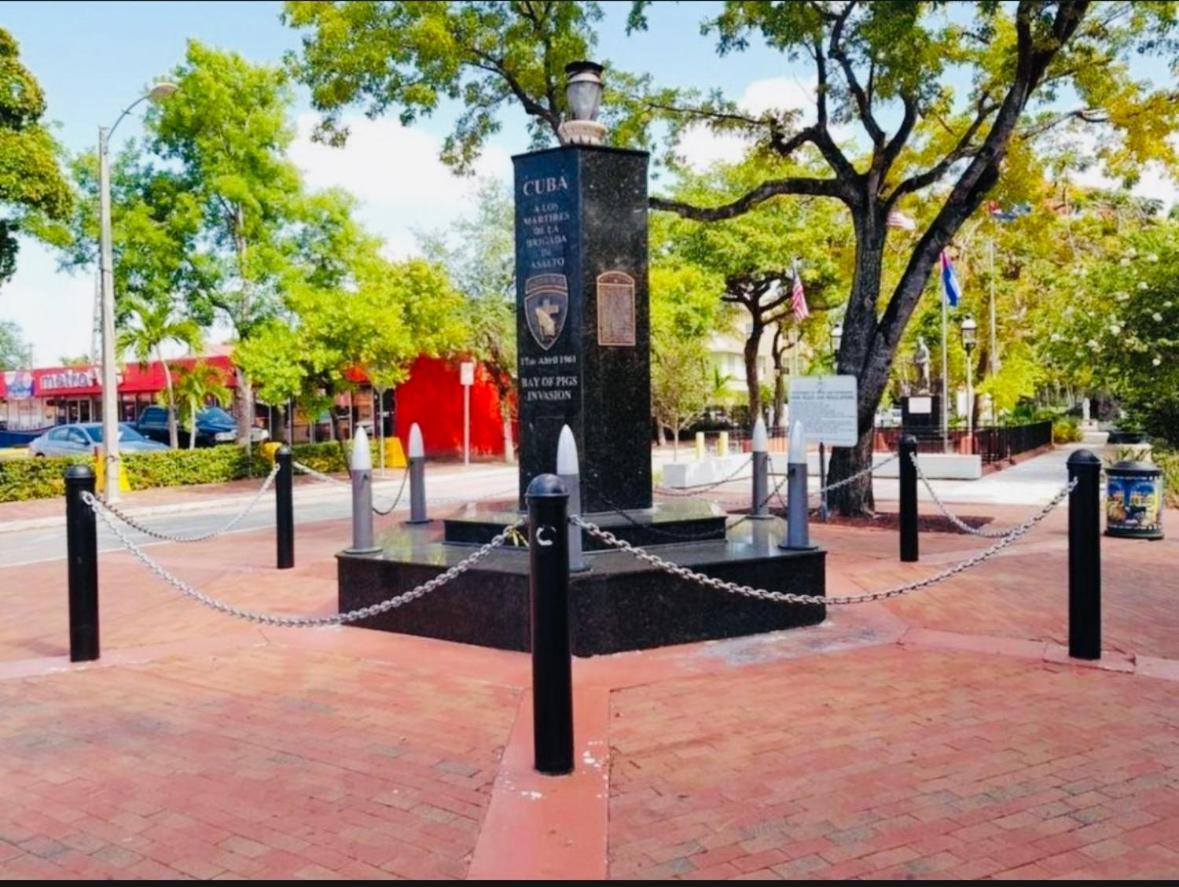 Blue Little Havana Guest house *
