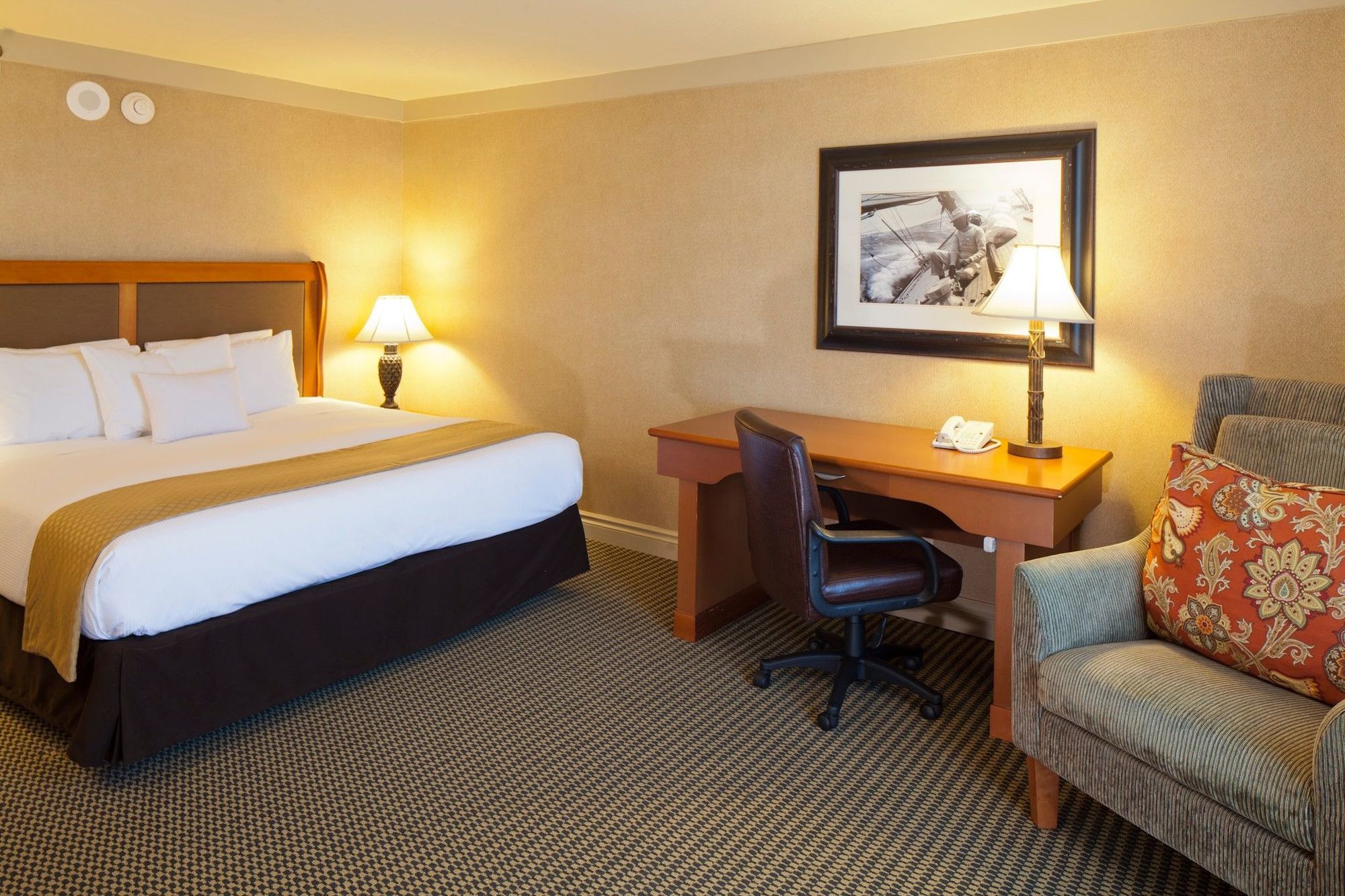 Doubletree By Hilton Airport & Convention Center
