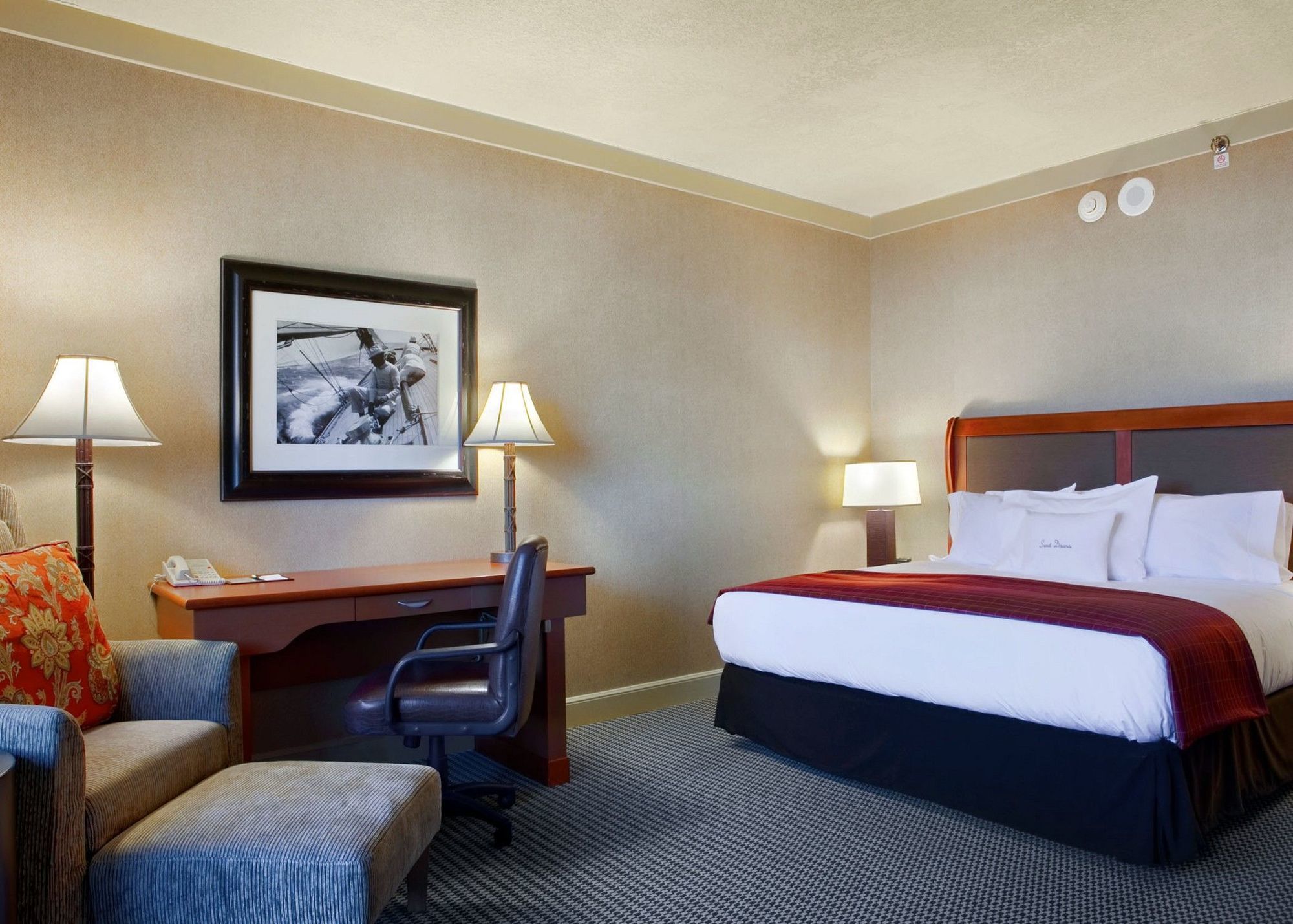 Hotel Doubletree By Hilton Airport & Convention Center