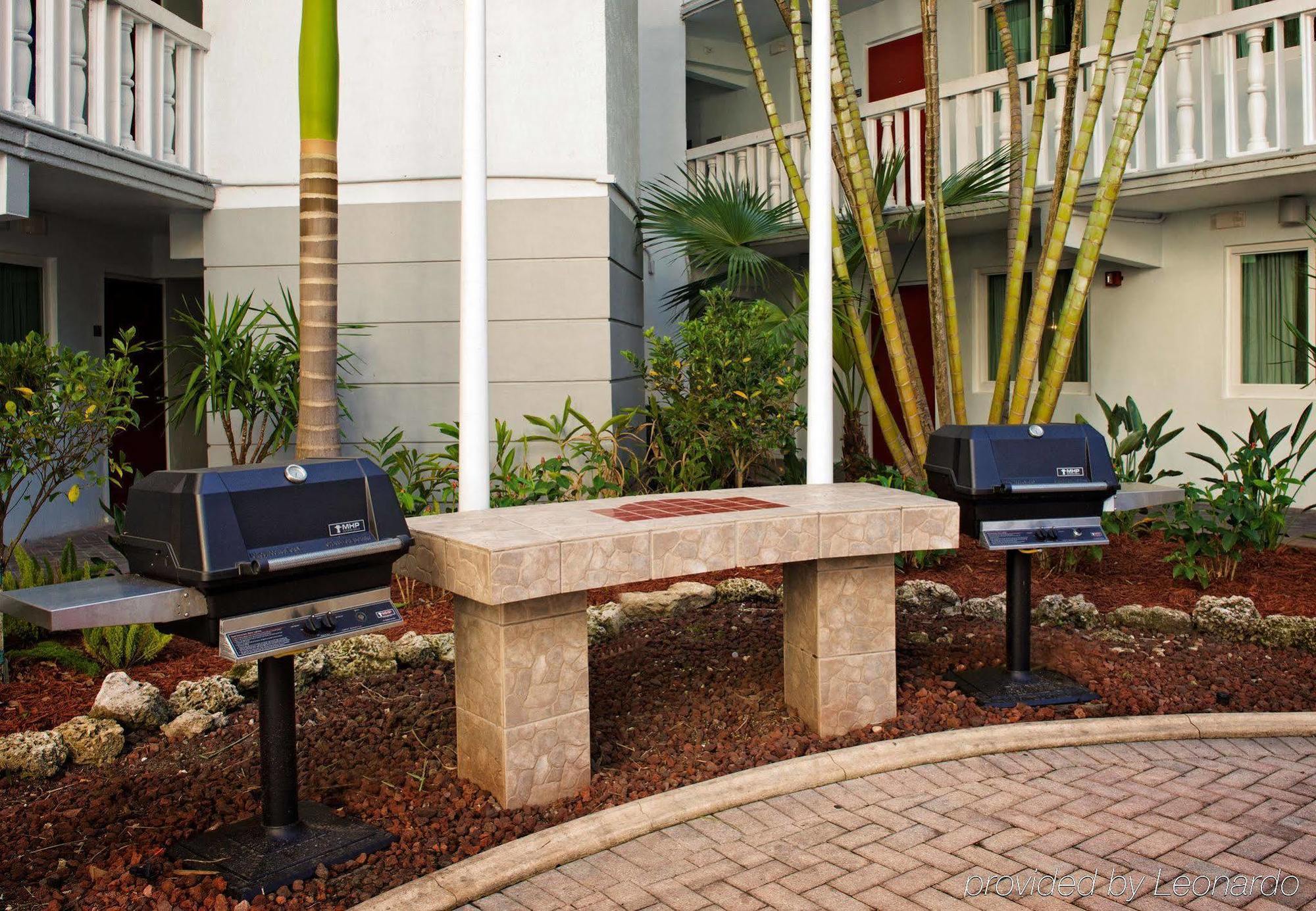 Coconut Grove Hotel 3*