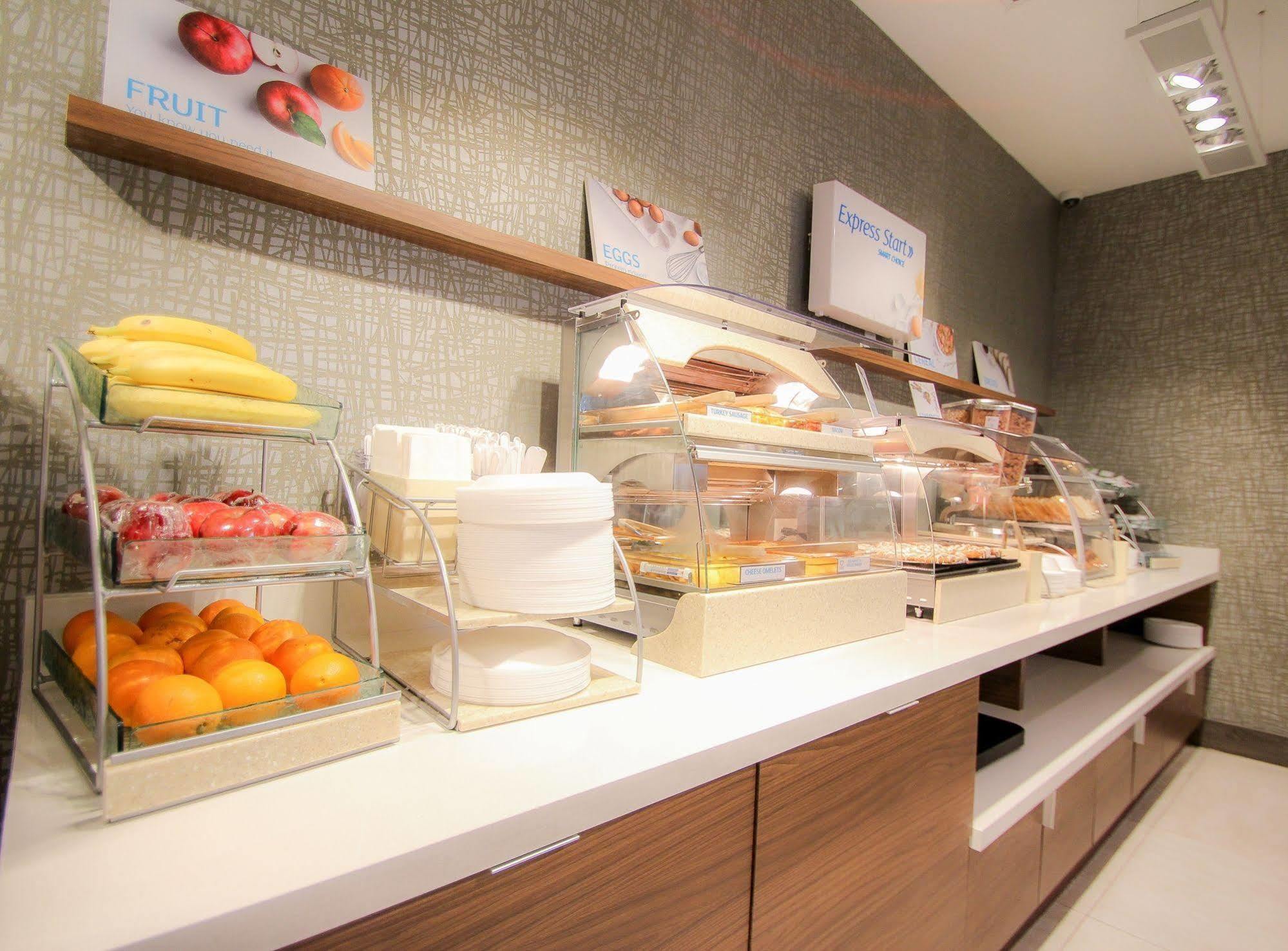 Hotel Express & Airport East By Ihg 3*