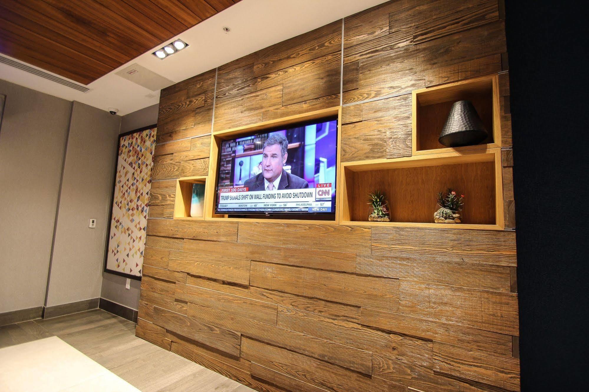 Express & Airport East By Ihg