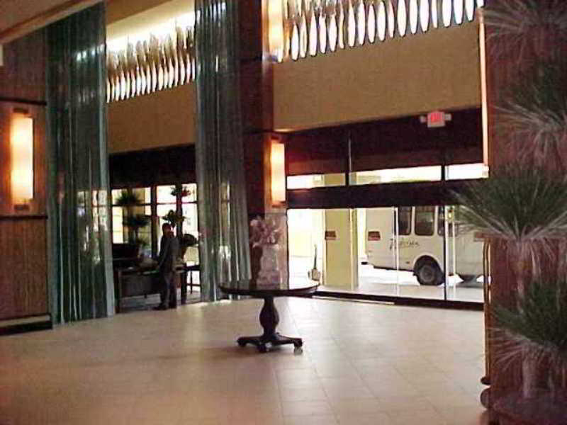 Doubletree By Hilton Airport & Convention Center