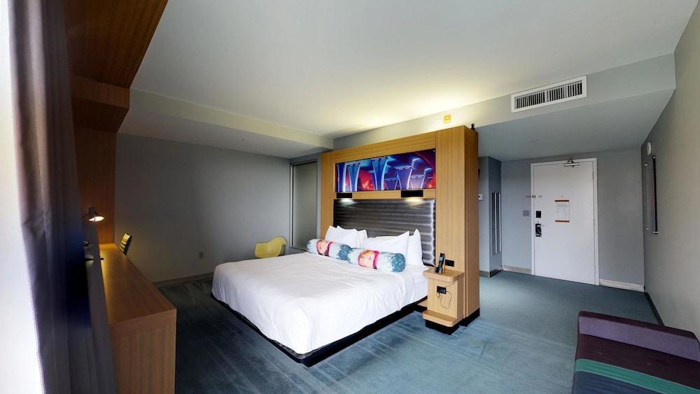 Aloft Brickell 3*