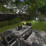 Miami Luxury Chill Close To: South Beach/Airport/Wynwood/Design District/4 Free Gated Parking