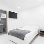 Modern Studio In Heart Of Miami