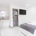 Modern Studio In Heart Of Miami