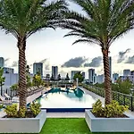 Sentral Studio Apt With Den In Wynwood