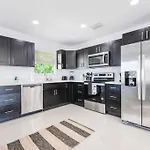 Lovely Apartment 3 Bedrooms 2 Bathroom At Liberty City