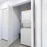 Lovely Apartment 3 Bedrooms 2 Bathroom At Liberty City