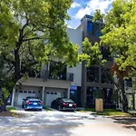 Huge 4 Bedroom Townhouse W/ Private Rooftop & Bbq