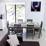 Huge 4 Bedroom Townhouse W/ Private Rooftop & Bbq