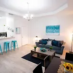 2/2.5 Miami Apartment,7 Mins Airport, 20 Min Beach