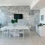 3 Bedroom Apartment In The Heart Of Brickell Sleeps 8