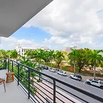 Cozy 1- 1 Bedroom Steps From Downtown Doral Park