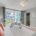 Amazing 3 Bedroom Condo At Brickell With Pool