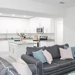 Large Miami Home Sleeps 22!