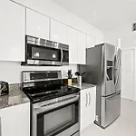 Amazing Location W Parking In Miami