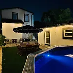 Large Miami Home Sleeps 22!
