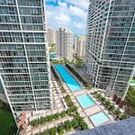 Iconic Icon W Unit - Pool & Ocean Views