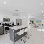Wonderful 3 Bedrooms House, Spacious&Bright
