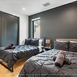 Villa Noir Design District Miami 4Br & 2Ba Sleeps 14 With Grill, Pool Table, Pool & More