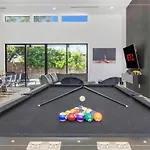 Villa Noir Design District Miami 4Br & 2Ba Sleeps 14 With Grill, Pool Table, Pool & More
