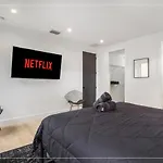 Villa Noir Design District Miami 4Br & 2Ba Sleeps 14 With Grill, Pool Table, Pool & More