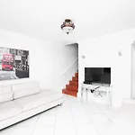Beautiful 2/2.5 Condo W/Free Parking Fast Wifi