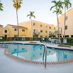Beautiful 2/2.5 Condo W/Free Parking Fast Wifi