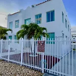 Marlins Park Suites - Apartment 4 - Cafe Colada Suite