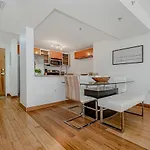 Lovely Condo With City & Ocean Views. Sleep Up To 6 People!