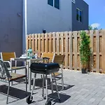 Awesome Townhouse 15 Minutes From The Beach