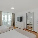 Miami Condo With City & Ocean Views! Sleep Up To 6!