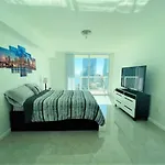 Airbnb-Friendly Balcony Brickell Condo With Parking