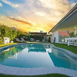 Breezy Oasis With Pooltable, Heated Pool, Golf & Gazeebo L29