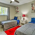 Gated Southern Miami Home 22 Mi To Downtown!