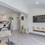 Bright Miami Vacation Rental With Large Yard!