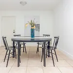 One Bedroom Apartment - With Parking & Balcony - Heart Of Wynwood