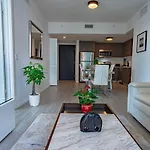 Luxurious 2-Bed Apartment With Breathtaking Bay Views!!