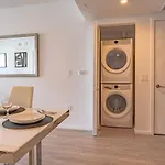 Luxurious 2-Bed Apartment With Breathtaking Bay Views!!