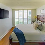 1Bed 1Bath Steps To Marina & Cocowalk In Grove
