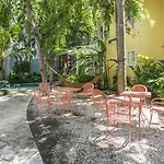Miami River Inn By Renzzi