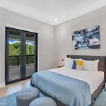 Villa In Coral Gables With Pool Jacuzzi Game Room