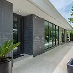 Villa In The Design District With Heated Pool Sleeps 10